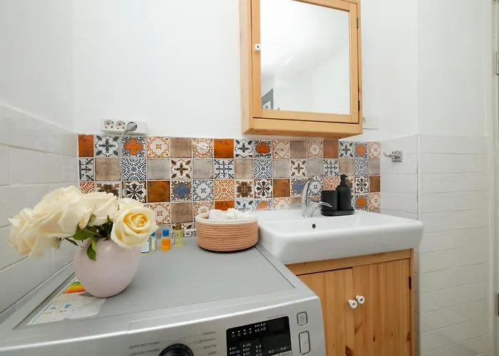 Sea View Two-bedroom In Managed Istanbul