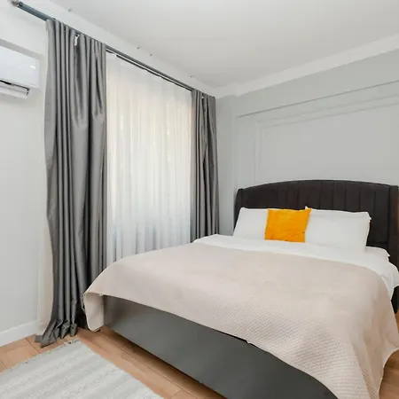 Sea View Two-bedroom In Managed アパート イスタンブール